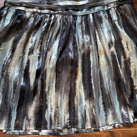 🆕 H&M skirt in size 10 - Picture 2 of 9